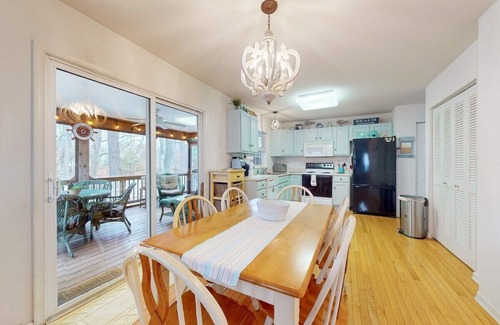 Ocean View House | Beachside Retreat: Free Activities, Pool & Ocean Views