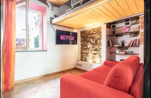Sarzana Apartment | Convenient Stay: 5 Minutes from Station with Wi-Fi Access