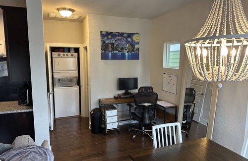 Parker Lane House | Ideal Getaway: 5 Minutes to Downtown & Child-Friendly Stay
