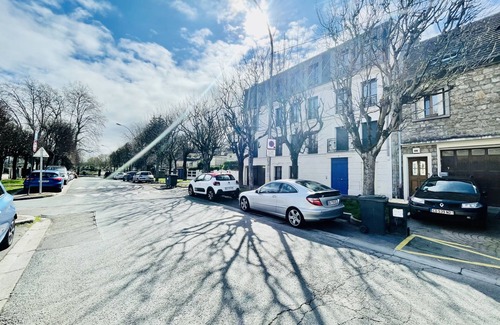 Saint-Cyr-l'Ecole Apartment | Convenient Access to Versailles - Family-Friendly Hotel