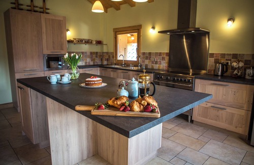 Verchaix Ski Chalet | 5 minutes to gondola, spectacular valley views, hot tub, Samoens/Verchaix