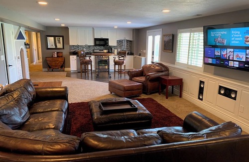 Farmington House | Ideal Guest Suite Near Lagoon & Station Park - Perfect for Families