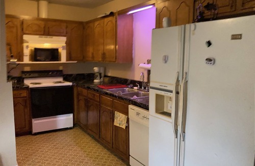 Wichita Falls Apartment | Cozy 2 Bedroom Apartment with Kitchen & Breakfast Included
