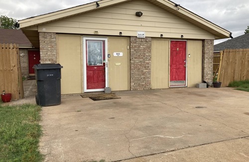 Wichita Falls Apartment | Cozy 2 Bedroom Apartment with Kitchen & Breakfast Included