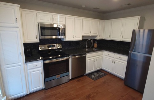 Gunter Afs House | Convenient Stay Near Shakespeare Theater and Museum
