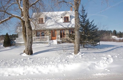 Sutton House | Family-Friendly Home with Scenic Views of Mont Sutton