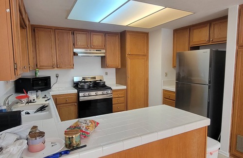 Stevenson Ranch House | Family-Friendly Townhouse Steps from Magic Mountain Fun!