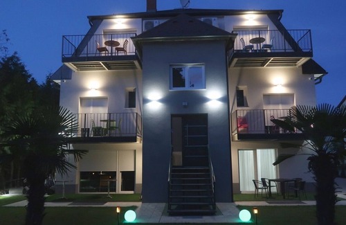 Balatonfured House | Step to the Beach! Trendy Rooms with En-Suite Bathrooms