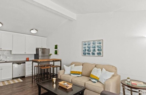 Barton Hills Apartment | Convenient Access to Zilker & Barton Springs with Parking