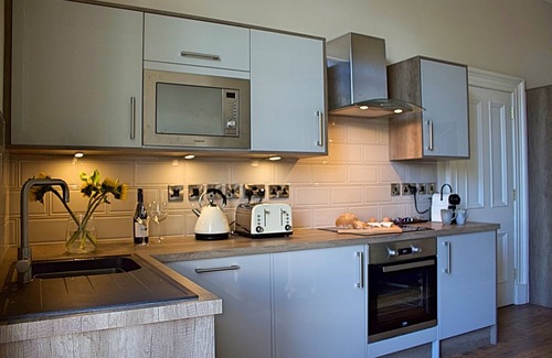 Stirling Apartment | Conveniently Located Hotel with Family-Friendly Amenities