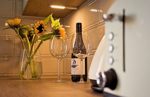 Stirling Apartment | Conveniently Located Hotel with Family-Friendly Amenities
