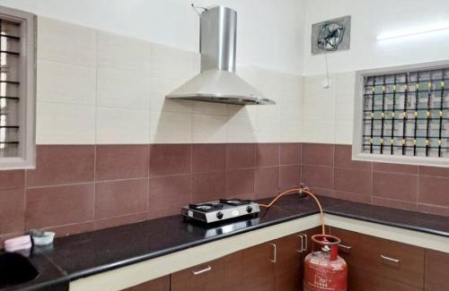 Chromepet House | Convenient Stay Near Airport with Kitchen & Breakfast Included
