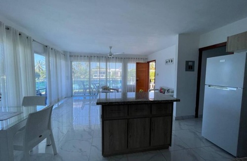 La Vega House | Discover Jorge Ant Hernández: Pet-Friendly and Spa Amenities