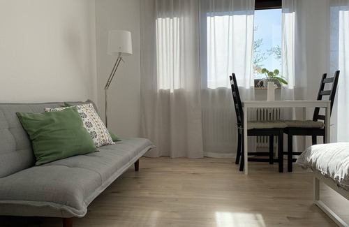 Bad Soden-Salmuenster Apartment | Modern Two-Room Apartment with Kitchen & Netflix - 9/10 Rated