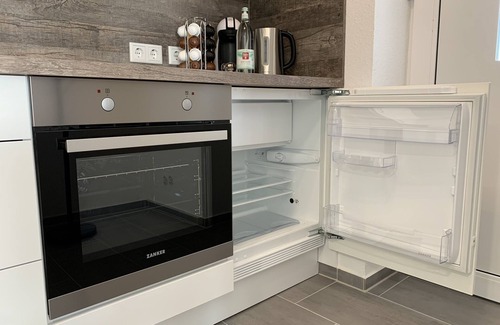 Bad Soden-Salmuenster Apartment | Modern Two-Room Apartment with Kitchen & Netflix - 9/10 Rated