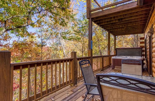 Gatlinburg - Pigeon Forge House | Experience 5'O Clock Somewhere with Free Attraction Tickets