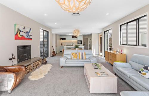 Masterton Villa | Unwind at 5 o'clock Somewhere: Top-Rated, Pet-Friendly Getaway