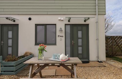 Bolberry House | Relax at 5 Ocean Reach: Pet-Friendly 4-Star Getaway