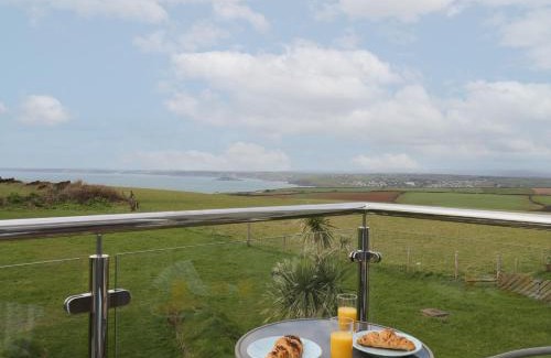 Bolberry House | Relax at 5 Ocean Reach: Pet-Friendly 4-Star Getaway