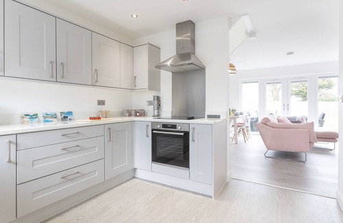 Brynteg Cottage | 5 Parc Delfryn - sleeps 7 guests in 3 bedrooms