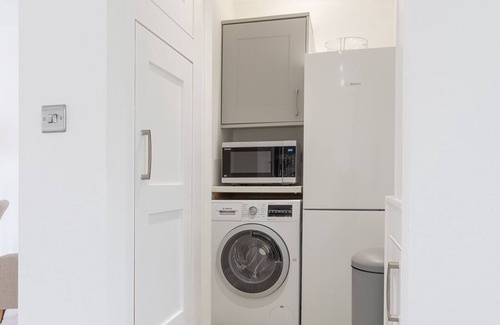 Brynteg Cottage | 5 Parc Delfryn - sleeps 7 guests in 3 bedrooms