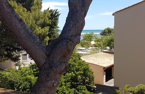 La Franqui Apartment | Seaside Terrace for 5: Family-Friendly Resort Retreat