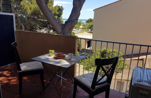 La Franqui Apartment | Seaside Terrace for 5: Family-Friendly Resort Retreat