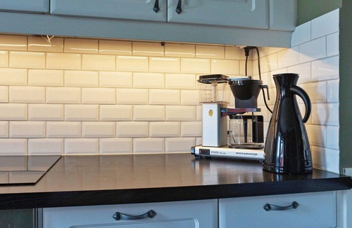 Tomta House | Comfortable Holiday Home for 5 in Hallstavik with Ocean View
