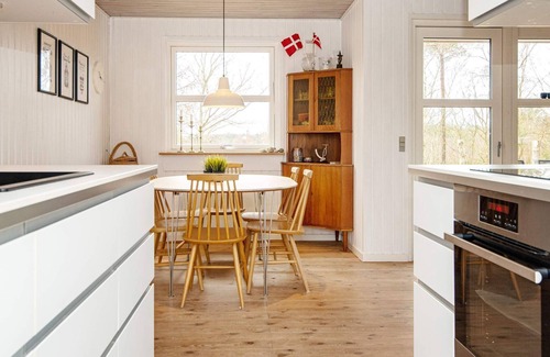 Øksenmølle House | Cozy 5-Person Holiday Home in Ebeltoft - Pet Friendly Stay