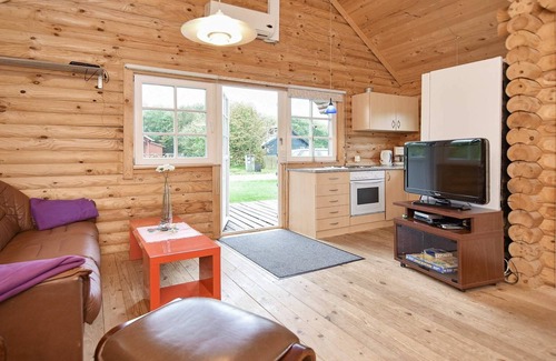 Hovborg House | Cozy Holiday Home in Hovborg for Up to 5 Guests