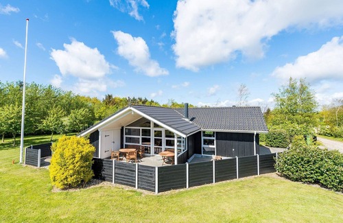 Bork Havn House | Ideal 5-Person Holiday Home in Hemmet with Breakfast