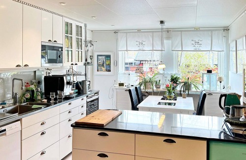 Hemmesta House | Ideal Holiday Home for 5 in VÄRMDÖ with Family Amenities