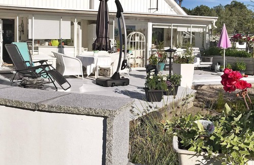 Hemmesta House | Ideal Holiday Home for 5 in VÄRMDÖ with Family Amenities