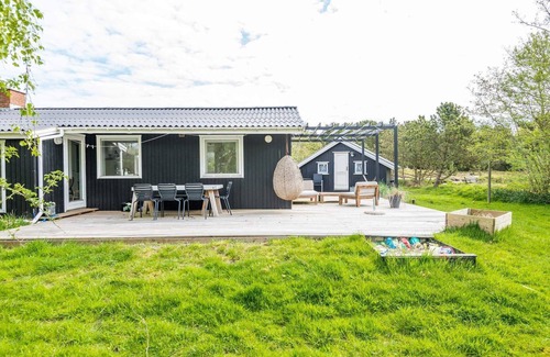 Rindby Strand House | Ideal 5-Person Holiday Home in Fanø with Breakfast Included