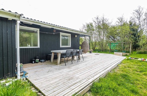 Rindby Strand House | Ideal 5-Person Holiday Home in Fanø with Breakfast Included