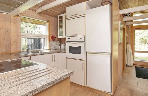 Bratten Strand House | Cozy 5-Person Holiday Home in Jerup with Ocean View