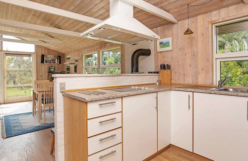 Bratten Strand House | Cozy 5-Person Holiday Home in Jerup with Ocean View