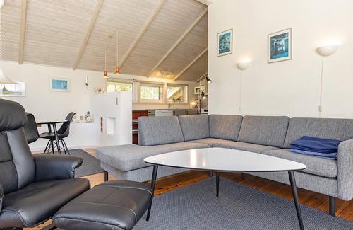 Vestero Havn House | Ideal Oceanfront Holiday Home for 5 in Læsø - Rated 9.8