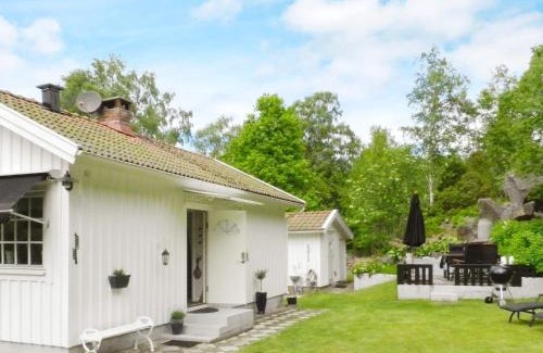 Lysekil House | Cozy Holiday Home Sörkila with Hot Tub for Families