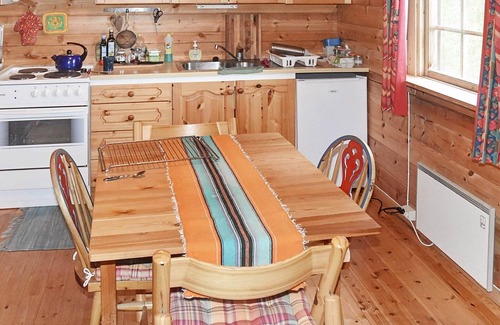 Gulen Municipality House | Cozy 5-Person Holiday Home in Brekke with Breakfast Included