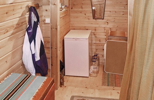 Gulen Municipality House | Cozy 5-Person Holiday Home in Brekke with Breakfast Included