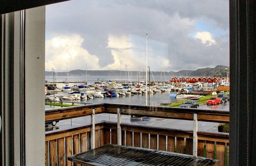 Ellos Apartment | Family-Friendly Holiday Home in ELLÖS with Ocean Views