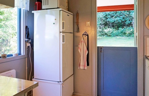 Henan House | Cozy 5-Person Holiday Home in Henån with Great Amenities