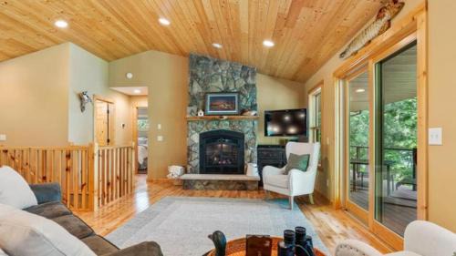 Breezy Point House | 5 Pines on Ossie by Woods to Water