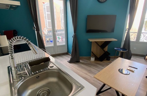Tarbes Hotel | Relaxing Stay at 5 Pl. Marcadieu with Spa & Breakfast