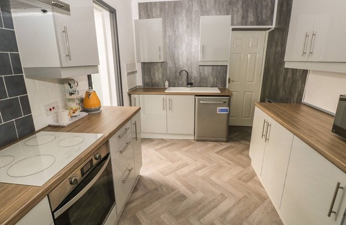 Llanelli House | Exceptional 5 Pontardulais Road: Pet Friendly with Hot Tub