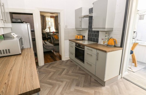 Llanelli House | Exceptional 5 Pontardulais Road: Pet Friendly with Hot Tub