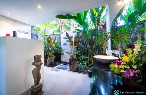 Abiansemal Villa | Exclusive 5-Star Pool Villa in Ubud with Free Bike Rentals