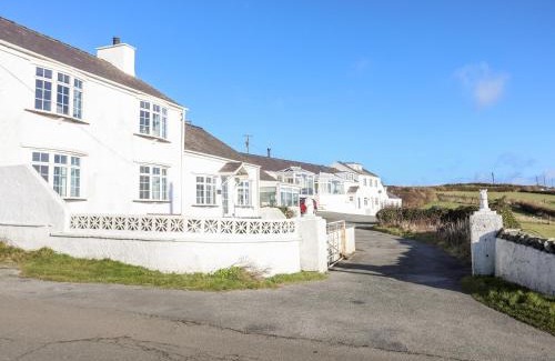 Holyhead House | Pet-Friendly Retreat at 5 Porthdafarch South Cottages