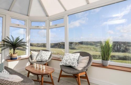 Holyhead House | Pet-Friendly Retreat at 5 Porthdafarch South Cottages